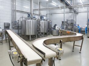 cintas transportadoras de banda modular en acero inoxidable fabricadas por ingeniero galimberti y cia para procesos industriales