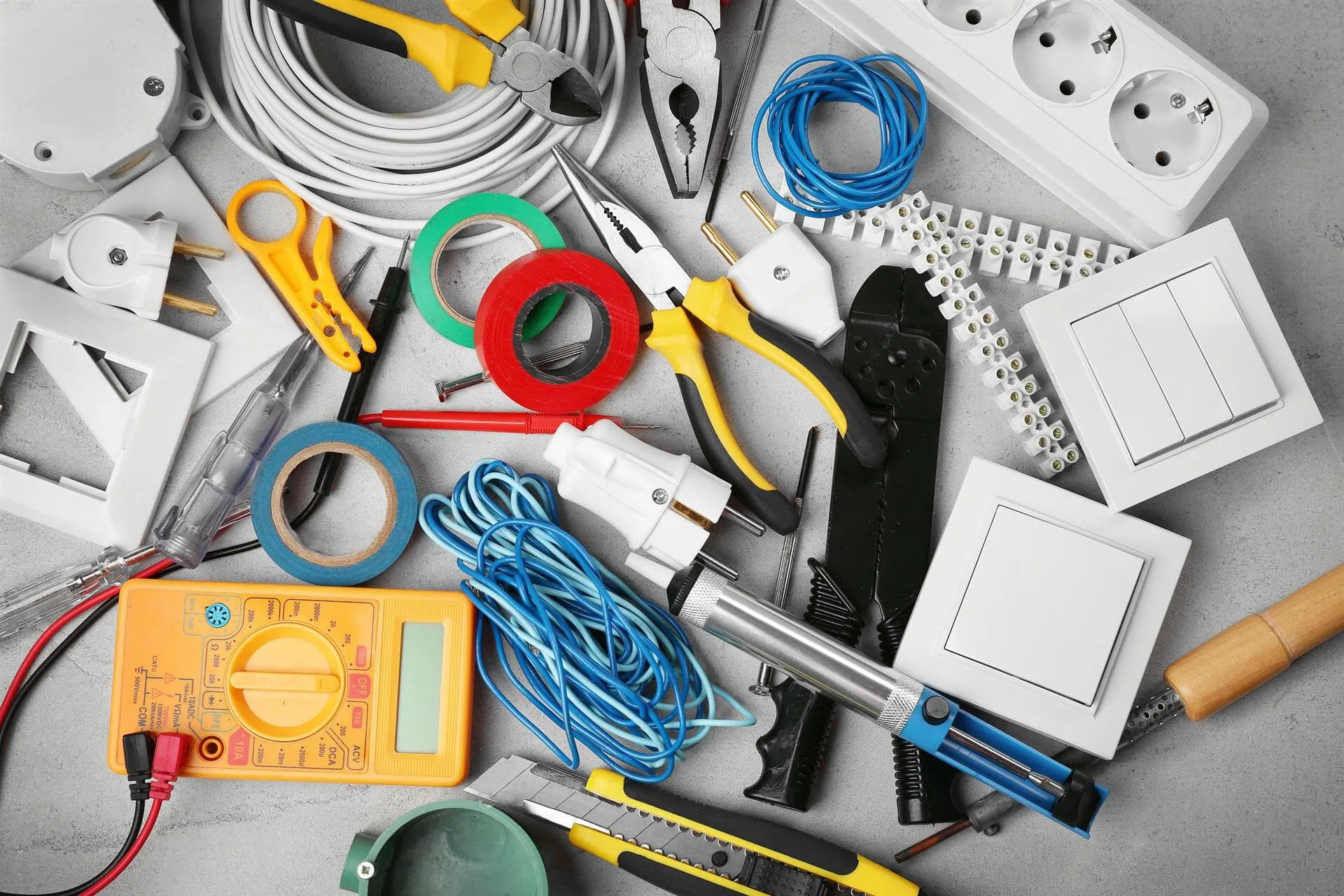 materiales electricos para la industria y la construccion provistos por transelec empresa con trayectoria desde 1988