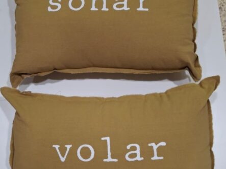 almohadones decorativos, alfombras y cortinas para el hogar en carlos habelrih, productos para ambientes modernos y funcionales