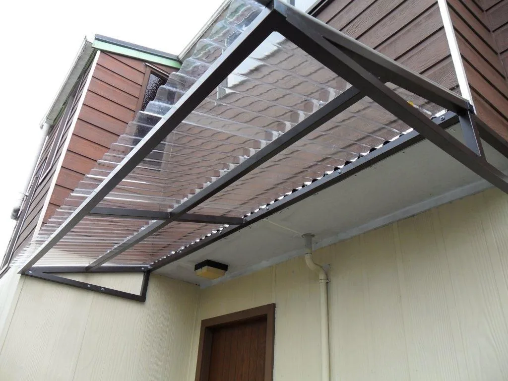 chapas plasticas utilizadas en techos y cubiertas para construccion destacadas por su resistencia, ligereza y capacidad de permitir el paso de la luz natural