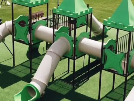 mangrullo infantil con tobogan y juegos integrados para plazas, jardines y espacios recreativos infantiles