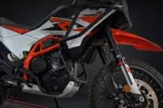 Accesorios esenciales para potenciar la KTM Adventure 390 R en cada viaje. Fotografía editorial relacionada con accesorios KTM Adventure 390 R. publicada en Noticias Web