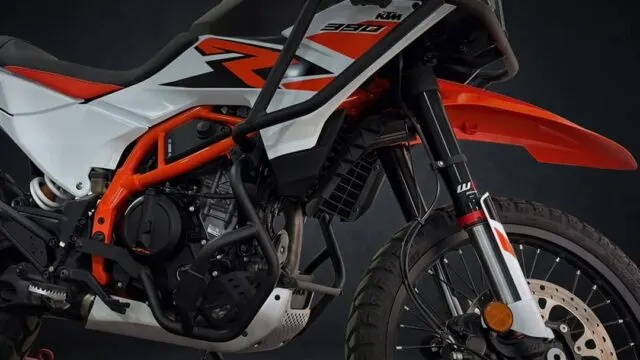 Accesorios esenciales para potenciar la KTM Adventure 390 R en cada viaje. Fotografía editorial relacionada con accesorios KTM Adventure 390 R. publicada en Noticias Web