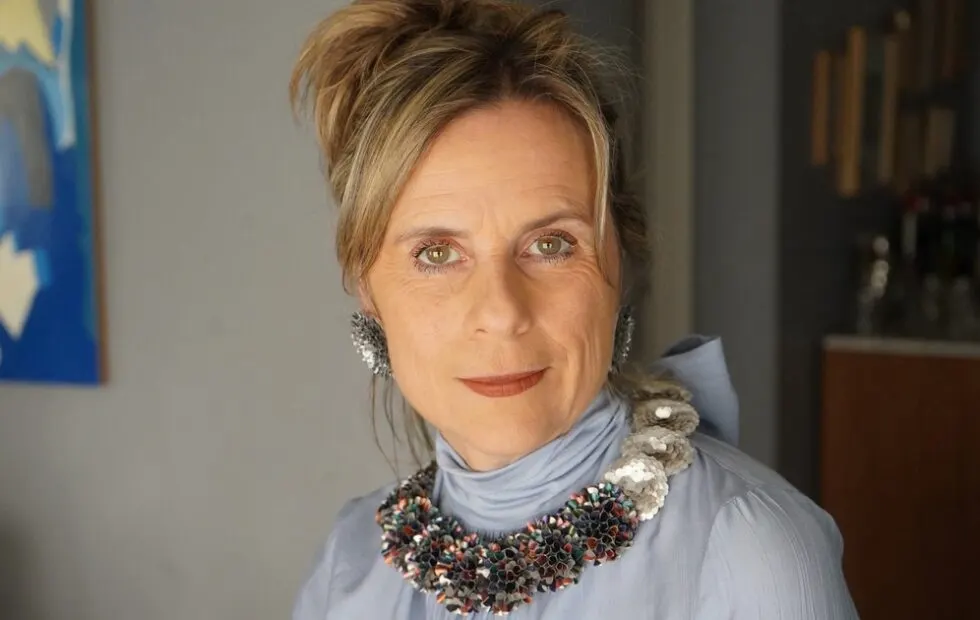 Andrea de Navarrete transforma cápsulas de café en joyas sustentables. Fotografía editorial relacionada con joyas sustentables cápsulas café. publicada en Noticias Web