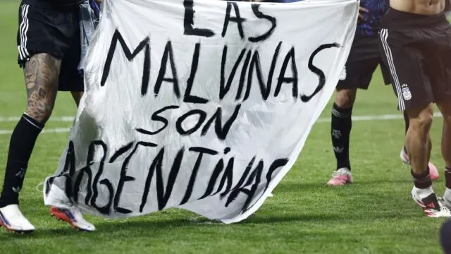 Argentina vence a Inglaterra y revive la memoria de Malvinas en una noche histórica. Imagen destacada sobre Argentina vence a Inglaterra. publicada en Noticias Web