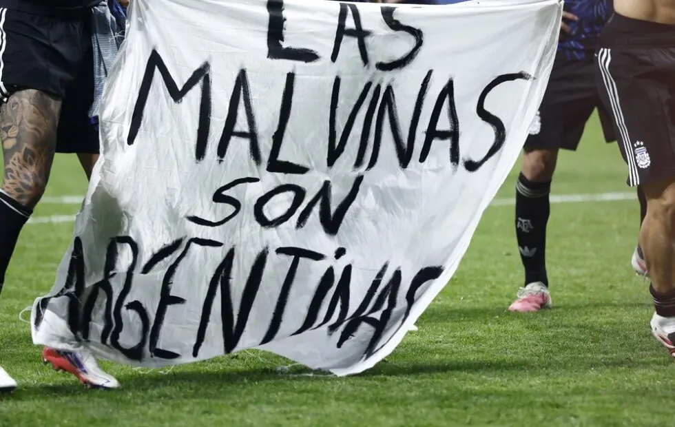 Argentina vence a Inglaterra y revive la memoria de Malvinas en una noche histórica. Imagen destacada sobre Argentina vence a Inglaterra. publicada en Noticias Web