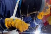 Cinco señales de que estás usando el electrodo incorrecto al soldar. Fotografía editorial relacionada con electrodo incorrecto soldadura. publicada en Noticias Web