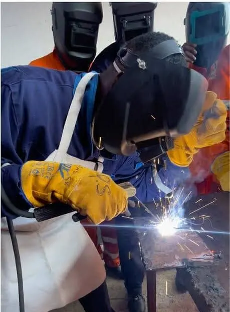 Cinco señales de que estás usando el electrodo incorrecto al soldar. Fotografía editorial relacionada con electrodo incorrecto soldadura. publicada en Noticias Web