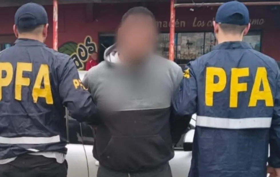 Detuvieron en Merlo a un hombre acusado de abusar de menores durante diez años. Fotografía editorial relacionada con abuso de menores en Merlo. publicada en Noticias Web