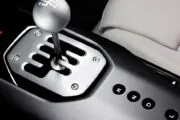 Ferrari sorprende con una caja manual virtual en su nuevo modelo V12. Fotografía editorial relacionada con Ferrari sorprende caja manual virtual. publicada en Noticias Web