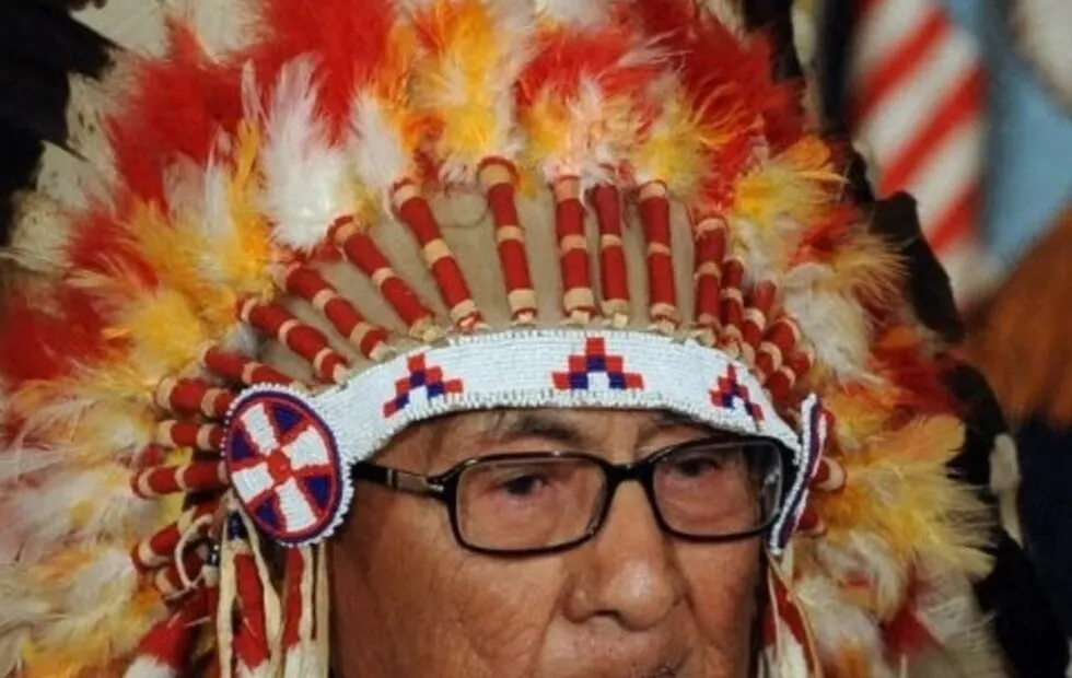 Joseph Medicine Crow: el soldado crow que robó caballos a los nazis. Imagen destacada sobre Joseph Medicine Crow. publicada en Noticias Web