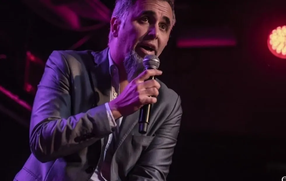 Juan Barraza vuelve al Paseo La Plaza con un show que desafía prejuicios y risas. Fotografía editorial relacionada con Juan Barraza En un confuso episodio. publicada en Noticias We