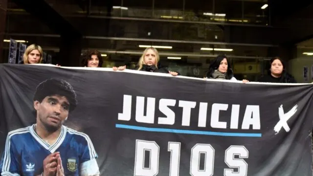 Juicio por la muerte de Maradona: el testimonio del asistente que habló del entorno. Imagen destacada sobre juicio por la muerte de Maradona. publicada en Noticias Web