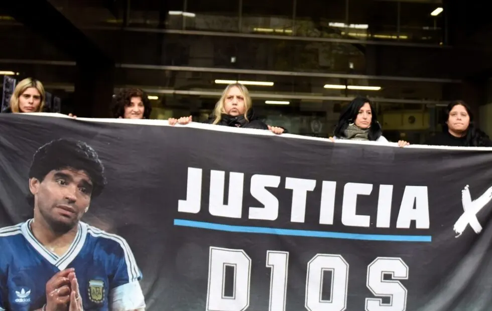 Juicio por la muerte de Maradona: el testimonio del asistente que habló del entorno. Imagen destacada sobre juicio por la muerte de Maradona. publicada en Noticias Web