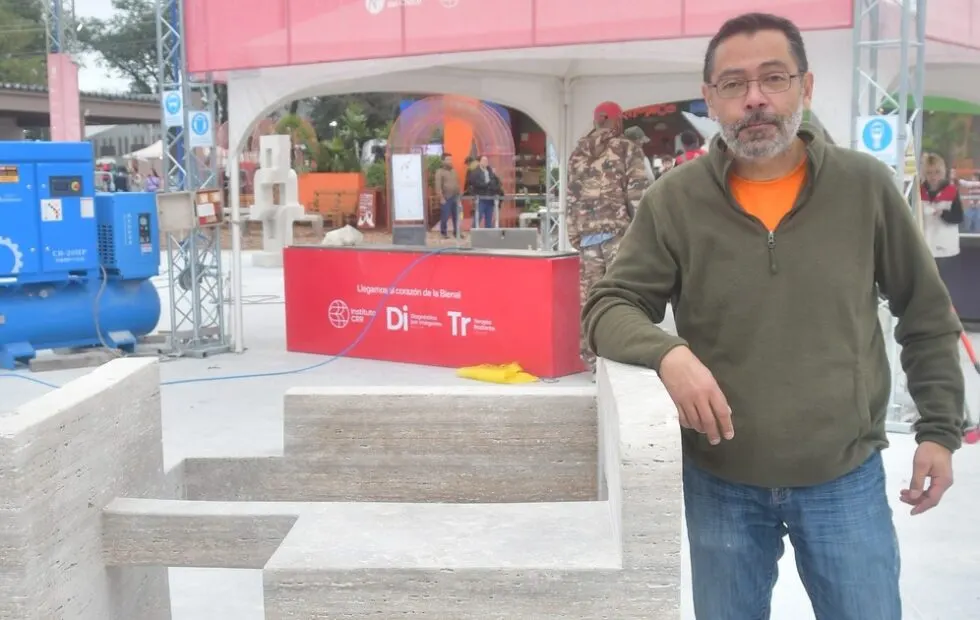 Mauricio Guajardo ganó la Bienal del Chaco con una escultura sobre el vacío. Imagen destacada sobre Bienal del Chaco. publicada en Noticias Web