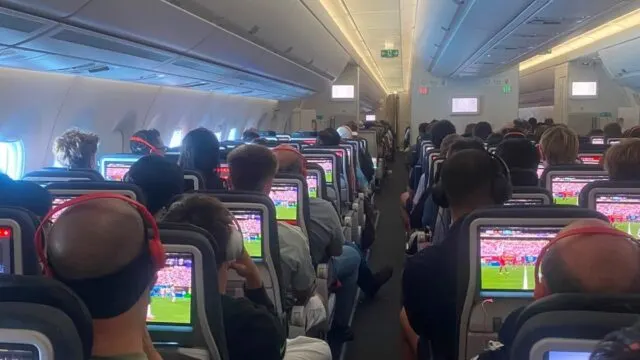 Mundial 2026: emoción y nervios a 10.000 metros de altura durante la final. Fotografía editorial relacionada con final del Mundial 2026 en un avión. publicada en Noticias Web