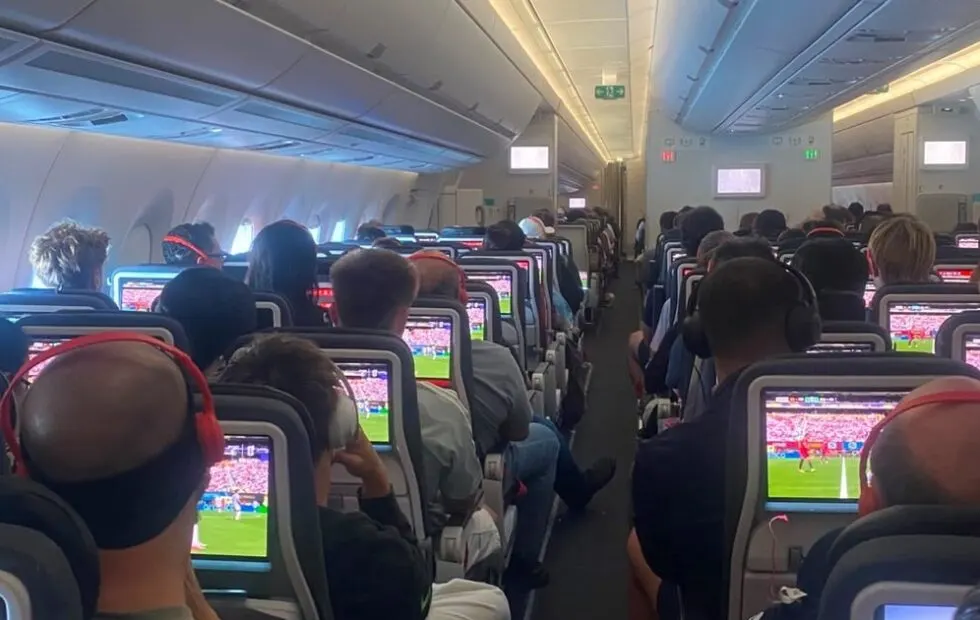 Mundial 2026: emoción y nervios a 10.000 metros de altura durante la final. Fotografía editorial relacionada con final del Mundial 2026 en un avión. publicada en Noticias Web