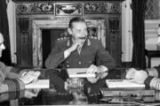 1976: la dictadura argentina, Marte y un mundo en transformación. Fotografía editorial relacionada con 1976 en la Argentina. publicada en Noticias Web