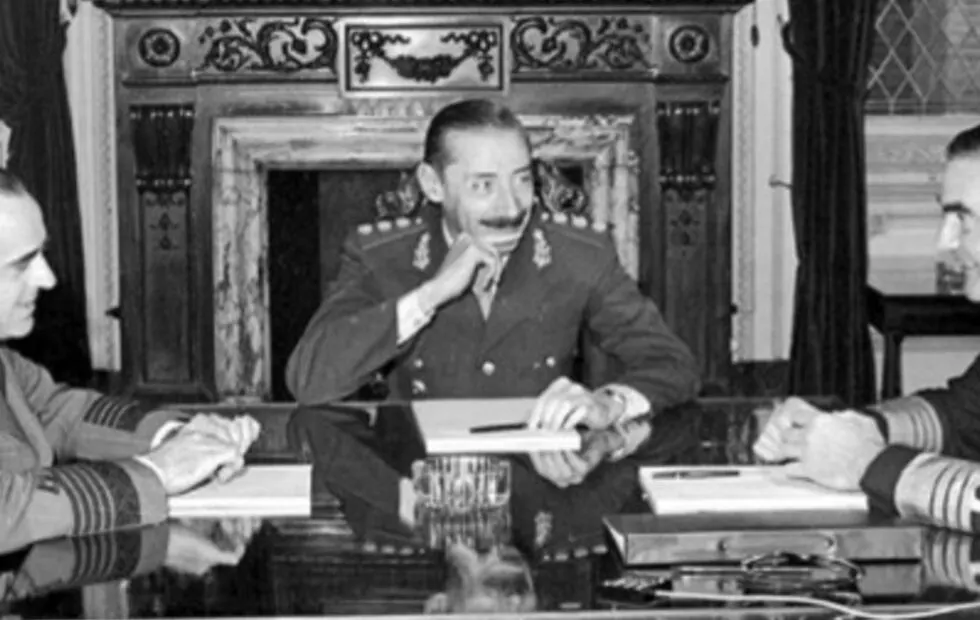1976: la dictadura argentina, Marte y un mundo en transformación. Fotografía editorial relacionada con 1976 en la Argentina. publicada en Noticias Web