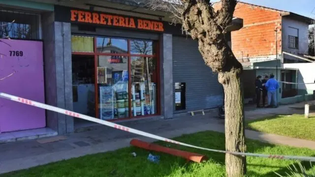 Asesinaron a un ferretero durante un robo de motochorros en Mar del Plata. Fotografía editorial relacionada con ferretero asesinado en Mar del Plata. publicada en Noticias Web
