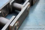 Cadenas para transportadores: cómo elegirlas según cada industria. Imagen destacada sobre cadenas para transportadores. publicada en Noticias Web