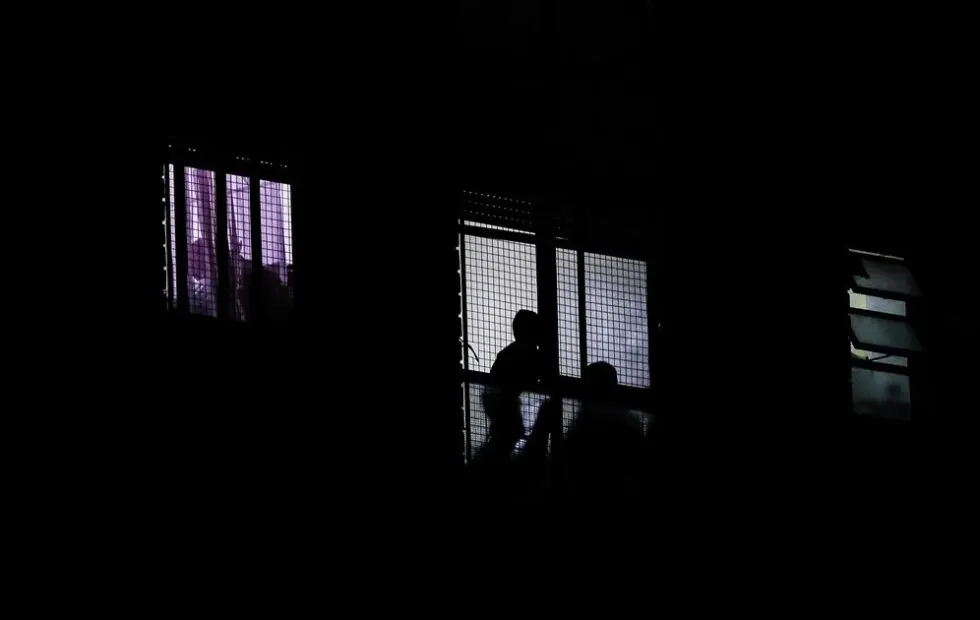 Convivencia entre vecinos: los conflictos cotidianos que ensucian más que el barro. Imagen destacada sobre convivencia entre vecinos. publicada en Noticias Web