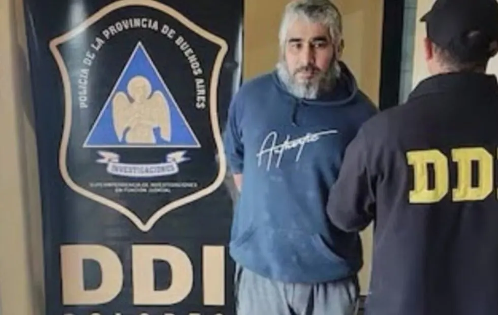 Detuvieron en Florencio Varela a un prófugo buscado desde 2009. Fotografía editorial relacionada con detención del prófugo en Florencio Varela. publicada en Noticias Web