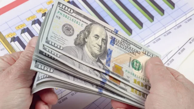 Dólar blue hoy: cotiza a $1.560 para la venta este domingo 2 de agosto. Imagen destacada sobre dólar blue hoy. publicada en Noticias Web