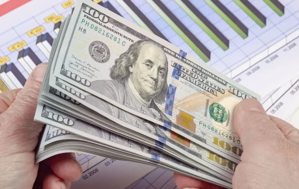 Dólar blue hoy: cotiza a $1.560 para la venta este domingo 2 de agosto. Imagen destacada sobre dólar blue hoy. publicada en Noticias Web