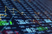 Dólar hoy: el blue subió a $1.550 y amplió la brecha cambiaria. Fotografía editorial relacionada con dólar blue a $1.550. publicada en Noticias Web