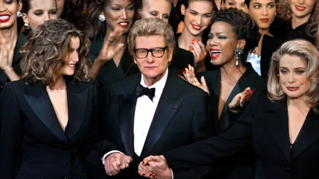 El esmoquin femenino de Yves Saint Laurent cumple 60 años. Fotografía editorial relacionada con esmoquin femenino Yves Saint Laurent. publicada en Noticias Web