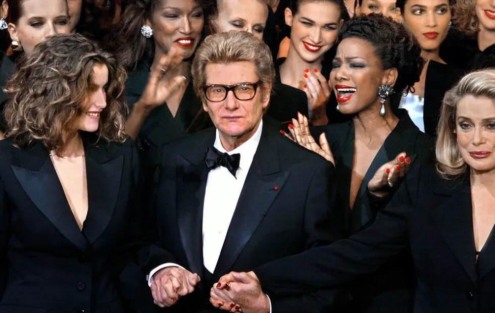 El esmoquin femenino de Yves Saint Laurent cumple 60 años. Fotografía editorial relacionada con esmoquin femenino Yves Saint Laurent. publicada en Noticias Web