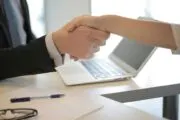¿La inteligencia artificial generativa enfrenta una burbuja financiera?. Imagen destacada sobre inteligencia artificial generativa. publicada en Noticias Web