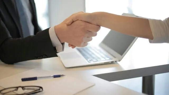 ¿La inteligencia artificial generativa enfrenta una burbuja financiera?. Imagen destacada sobre inteligencia artificial generativa. publicada en Noticias Web