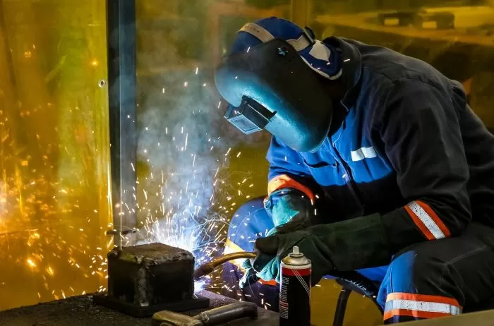 Máquinas de soldar: cómo elegir la adecuada para reparaciones del hogar. Fotografía editorial relacionada con máquinas de soldar para el hogar. publicada en Noticias Web
