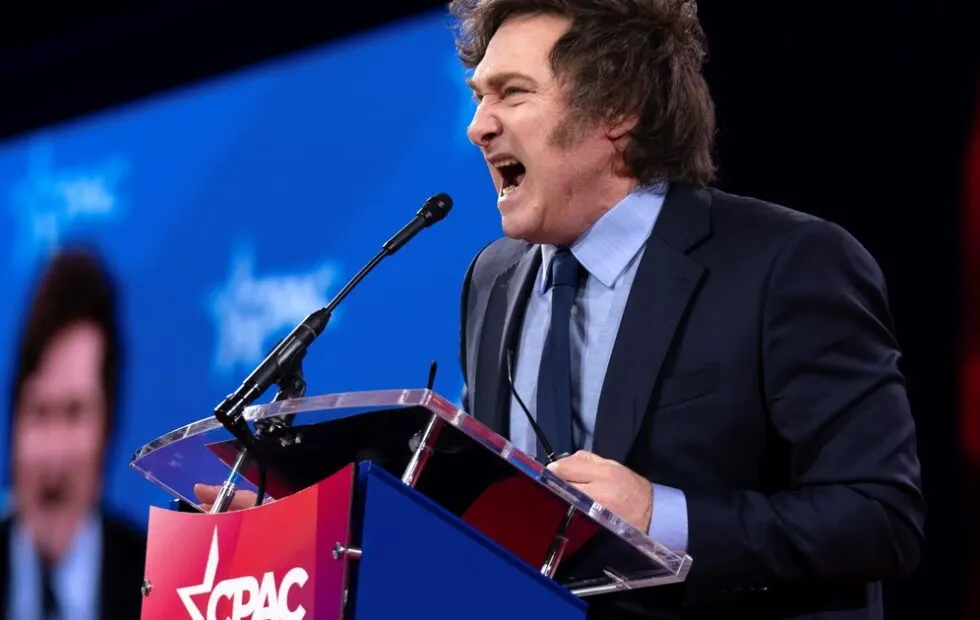 Milei arriesga la relación con Estados Unidos al partidizar la política exterior. Fotografía editorial relacionada con política exterior argentina. publicada en Noticias Web