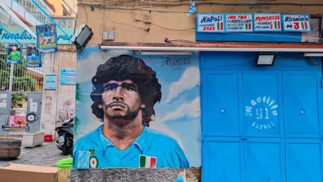 Nápoles, la ciudad de Maradona donde el Diez sigue vivo. Fotografía editorial relacionada con Nápoles y Maradona. publicada en Noticias Web
