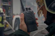 Radios para bomberos y emergencias: cómo elegir equipos confiables. Imagen destacada sobre radios para bomberos. publicada en Noticias Web