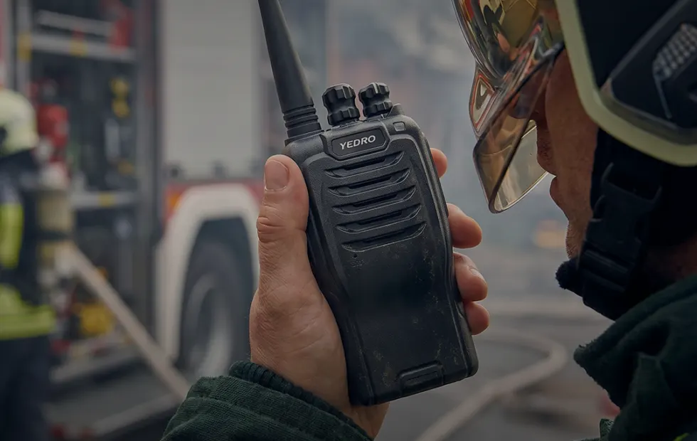 Radios para bomberos y emergencias: cómo elegir equipos confiables. Imagen destacada sobre radios para bomberos. publicada en Noticias Web