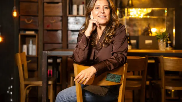 Viviana Rivero presenta “Ellas” y reivindica el trabajo como motor de independencia. Fotografía editorial relacionada con libro Ellas de Viviana Rivero. publicada en Noticias Web
