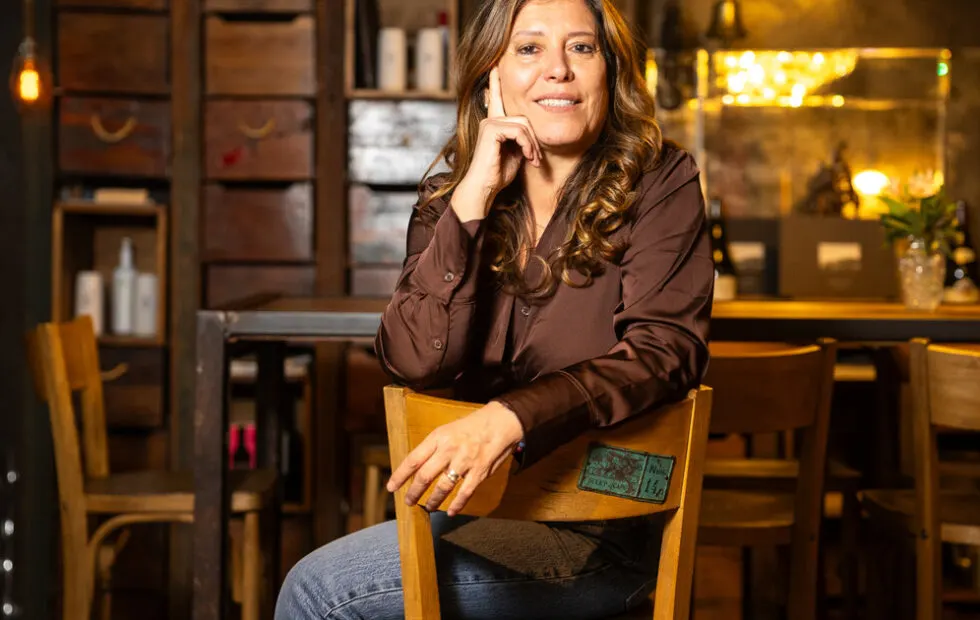 Viviana Rivero presenta “Ellas” y reivindica el trabajo como motor de independencia. Fotografía editorial relacionada con libro Ellas de Viviana Rivero. publicada en Noticias Web