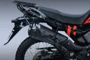 Baúles laterales en moto: qué revisar antes de instalarlos. Imagen destacada sobre baúles laterales en moto. publicada en Noticias Web