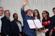 Brasil impulsa la profesionalización del fútbol femenino antes del Mundial 2027. Imagen destacada sobre profesionalización del fútbol femenino. publicada en Noticias Web