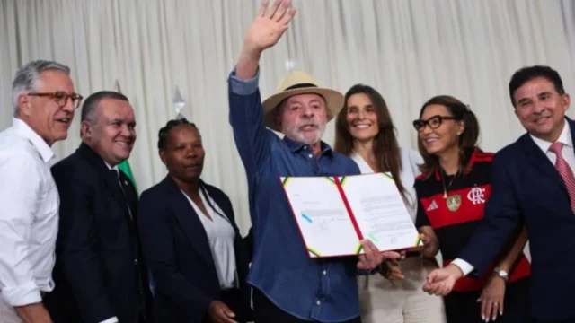 Brasil impulsa la profesionalización del fútbol femenino antes del Mundial 2027. Imagen destacada sobre profesionalización del fútbol femenino. publicada en Noticias Web