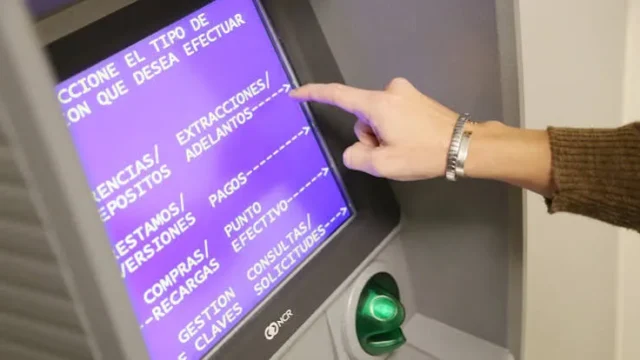 Cronograma de pago de haberes de septiembre para trabajadores provinciales. Fotografía editorial relacionada con cronograma de haberes de septiembre. publicada en Noticias Web