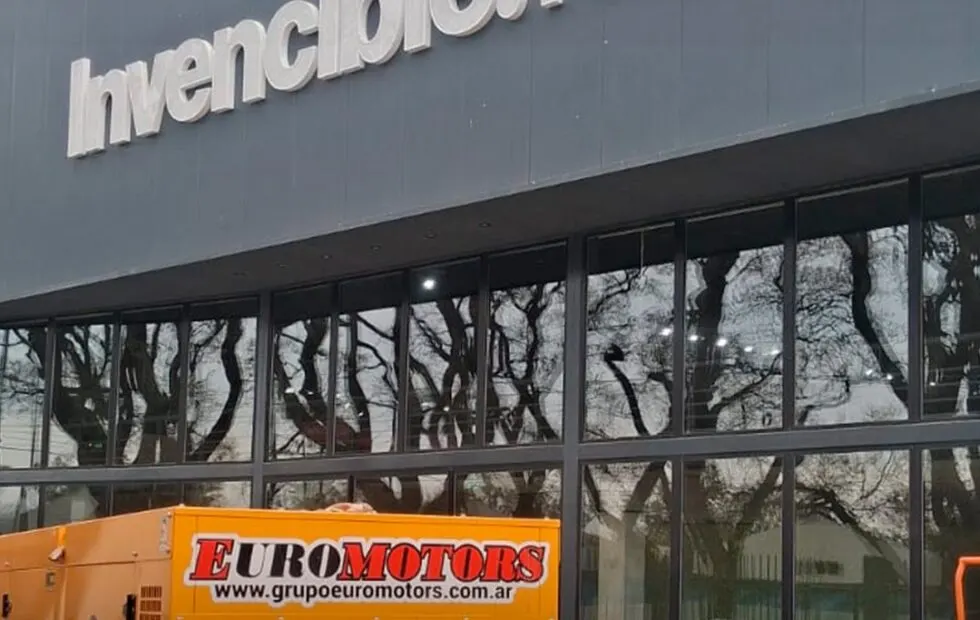 Energía temporal para ferias: cómo evitar cortes durante el evento. Imagen destacada sobre energía temporal para ferias. publicada en Noticias Web