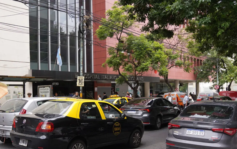 Hospital Italiano deberá indemnizar a una paciente por abuso en la prequirúrgica. Fotografía editorial relacionada con indemnización Hospital Italiano. publicada en Noticias Web