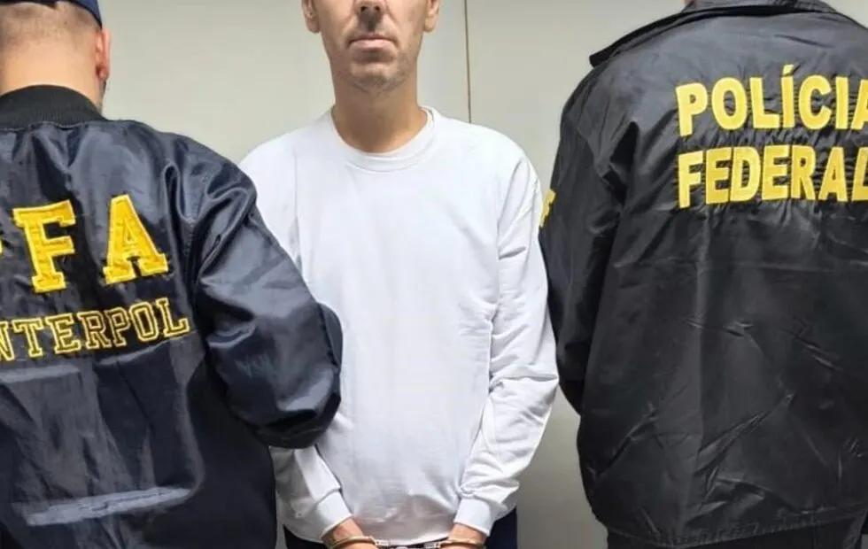 Investigan si un hombre es imputable por la muerte de su padre tras un ataque. Fotografía editorial relacionada con ataque con aceite. publicada en Noticias Web