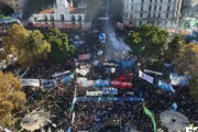 Quinta marcha federal universitaria: fecha, reclamos y tensión por el presupuesto. Imagen destacada sobre marcha federal universitaria. publicada en Noticias Web