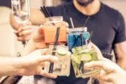 Semaglutida: ¿puede reducir el deseo de beber, fumar o apostar?. Fotografía editorial relacionada con semaglutida y deseo compulsivo. publicada en Noticias Web